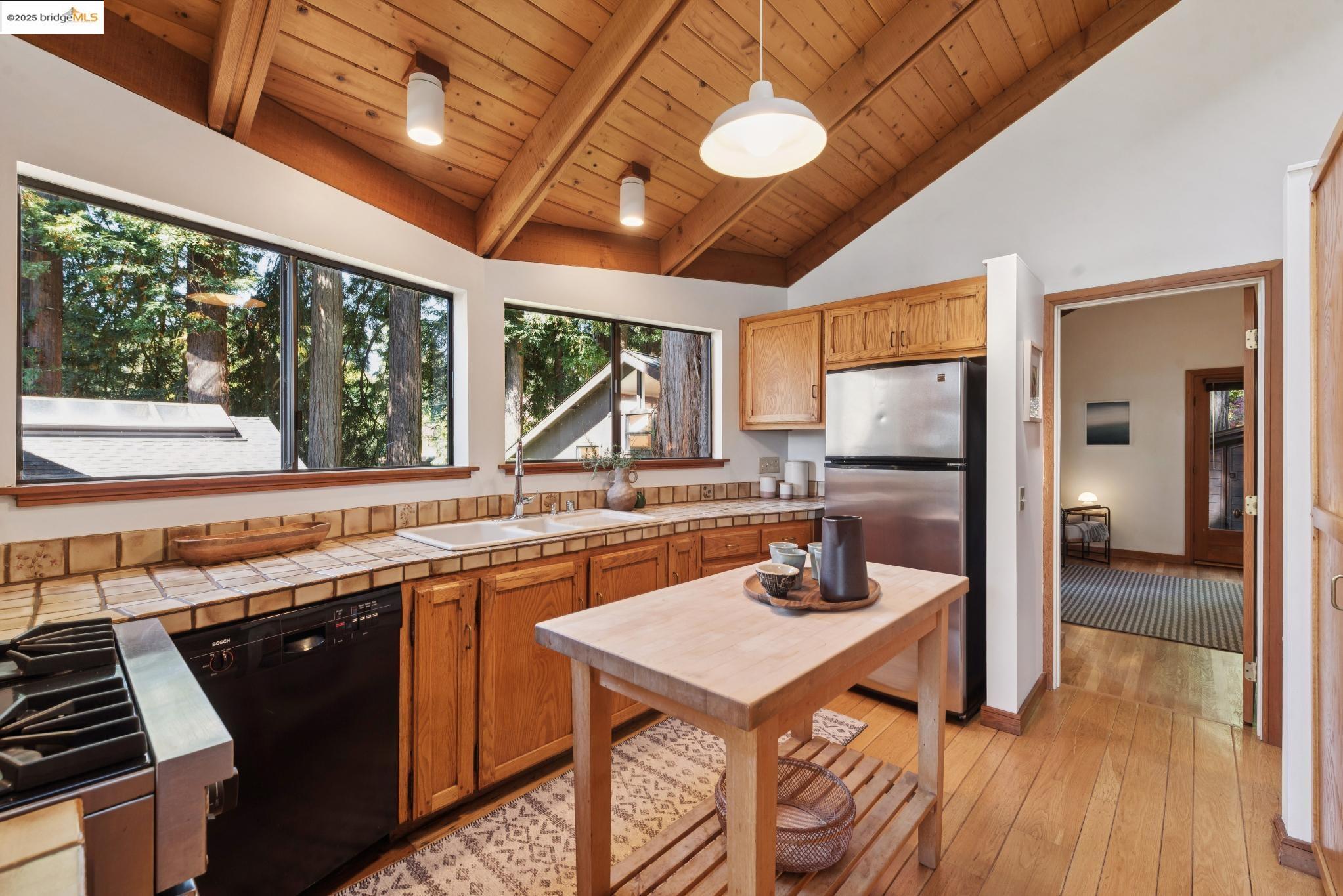 Detail Gallery Image 27 of 60 For 1082 Cragmont Ave, Berkeley,  CA 94708 - 4 Beds | 3 Baths