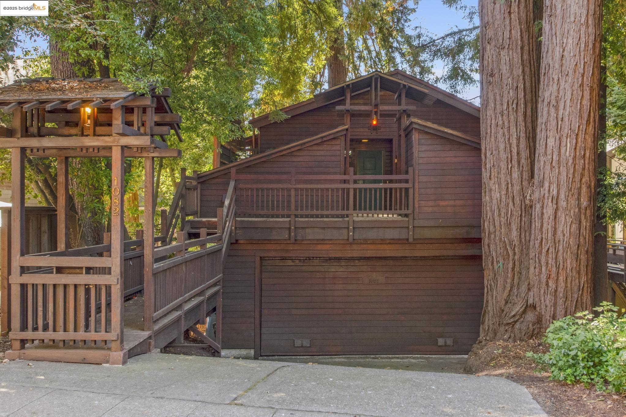 Detail Gallery Image 4 of 60 For 1082 Cragmont Ave, Berkeley,  CA 94708 - 4 Beds | 3 Baths