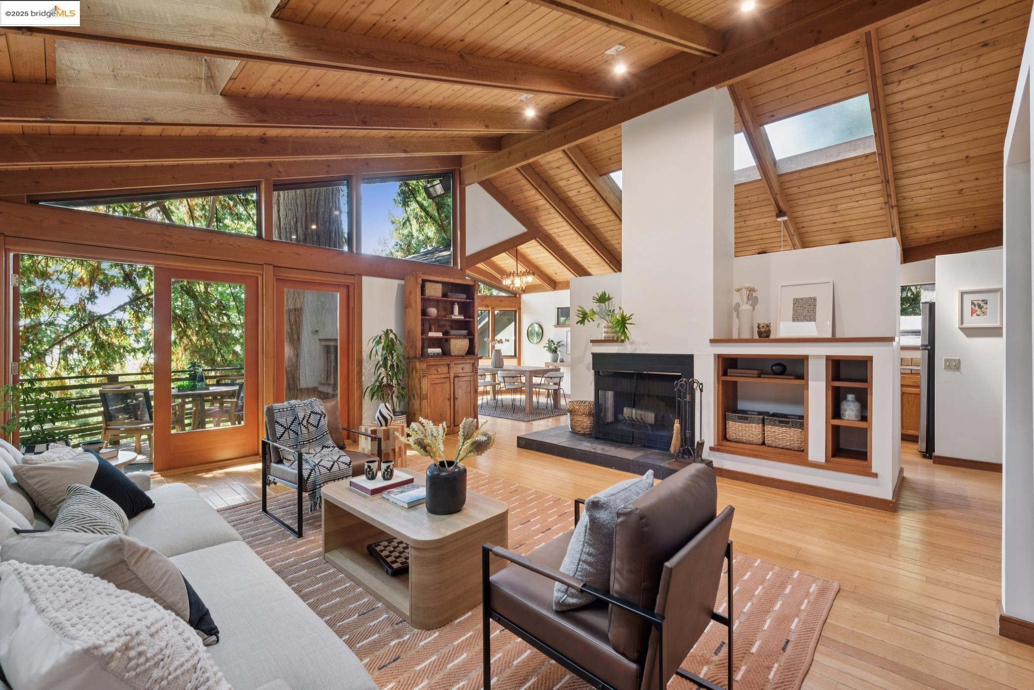 Detail Gallery Image 8 of 60 For 1082 Cragmont Ave, Berkeley,  CA 94708 - 4 Beds | 3 Baths