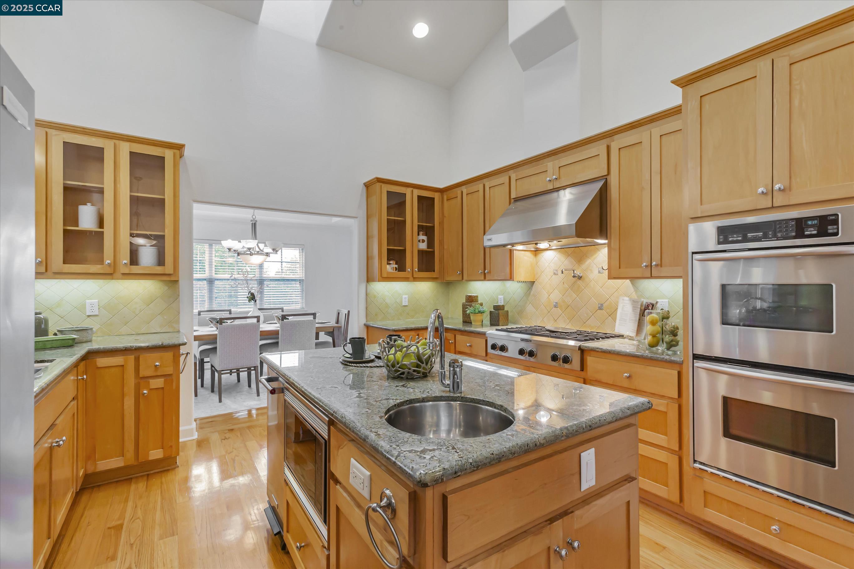 Detail Gallery Image 15 of 51 For 1215 Alvarado Rd, Berkeley,  CA 94705 - 5 Beds | 4/1 Baths