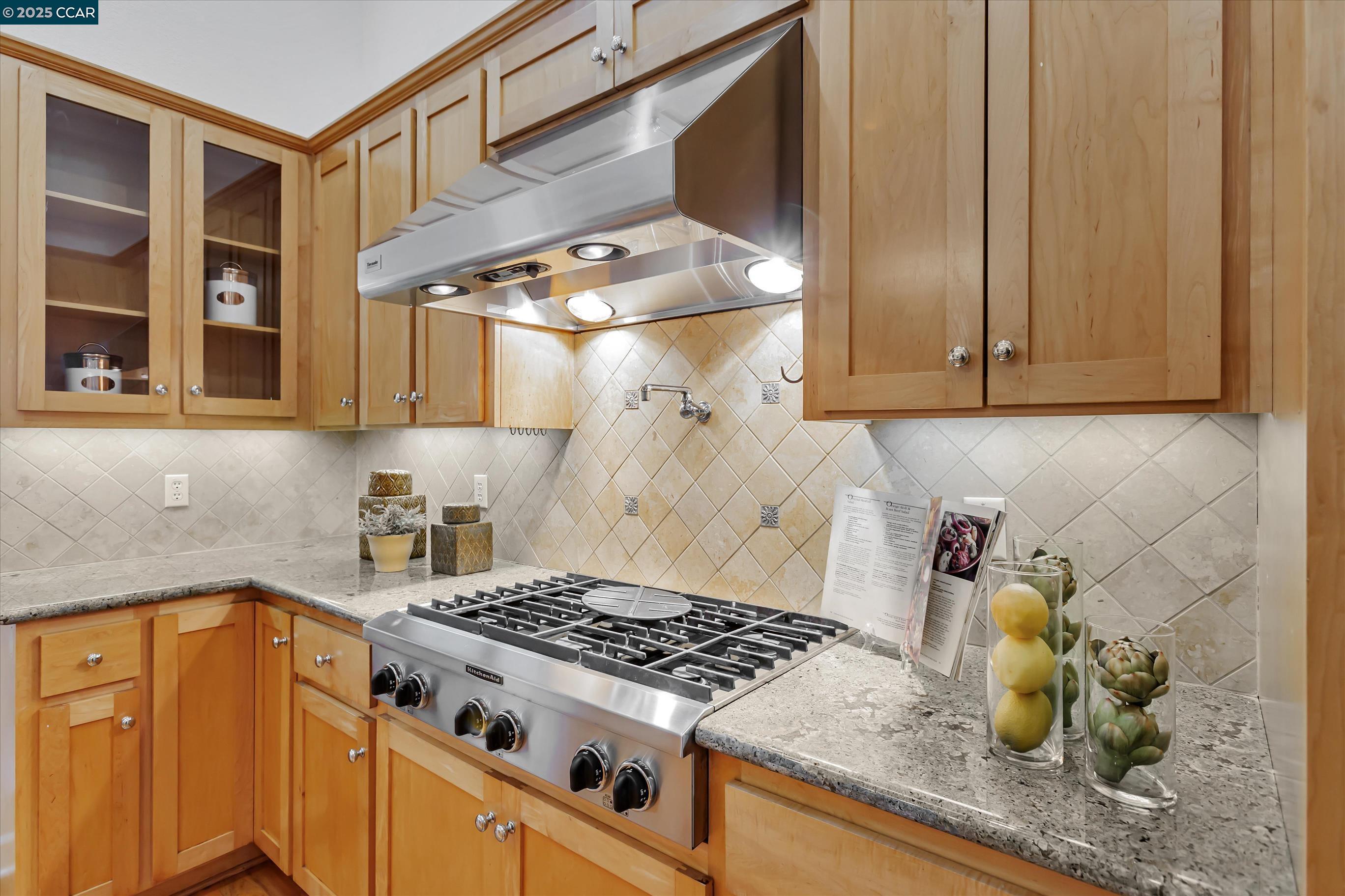Detail Gallery Image 16 of 50 For 1215 Alvarado Rd, Berkeley,  CA 94705 - 5 Beds | 4/1 Baths