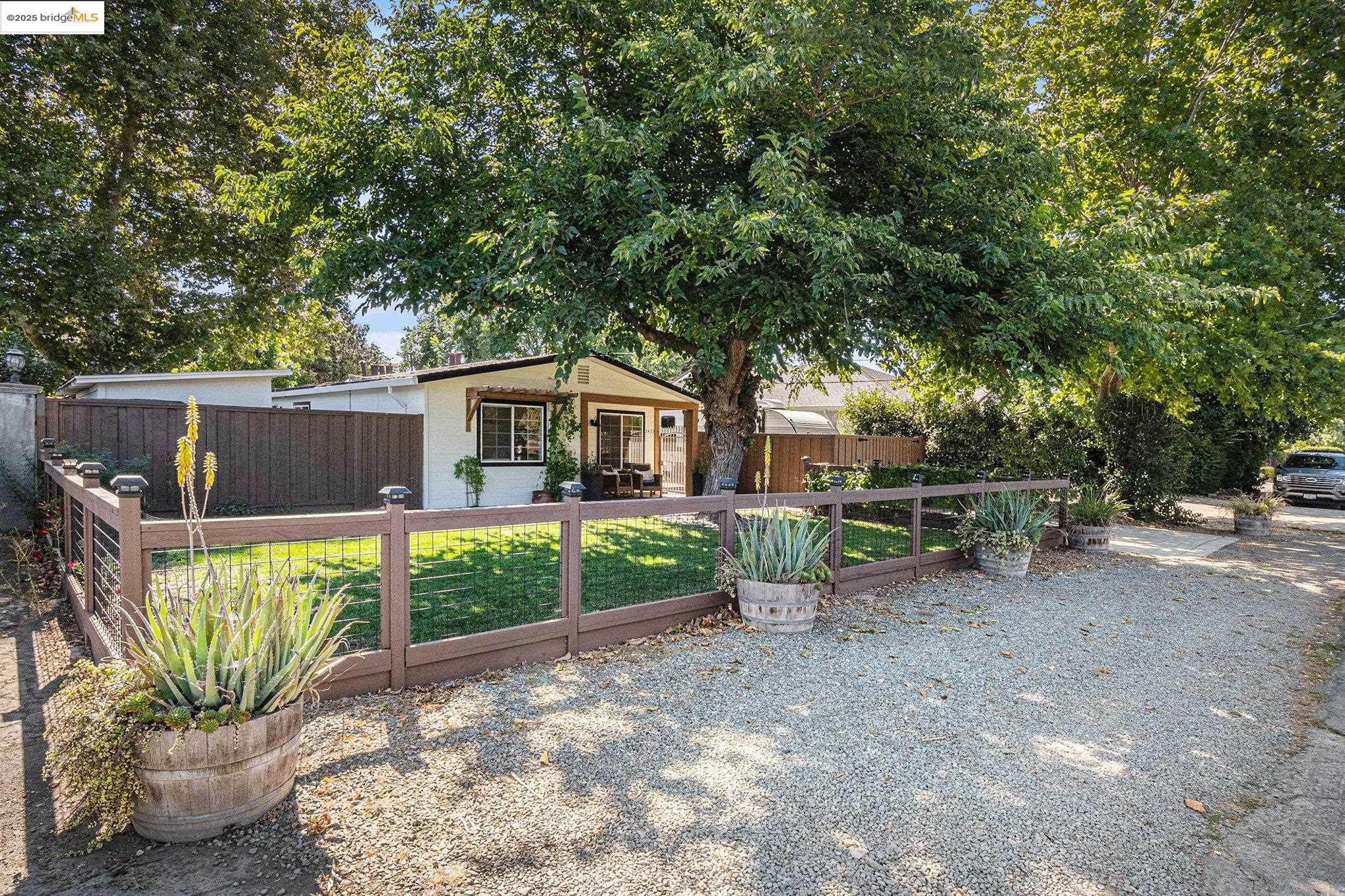 Detail Gallery Image 2 of 43 For 3439 Sanford St, Concord,  CA 94520 - 4 Beds | 2 Baths
