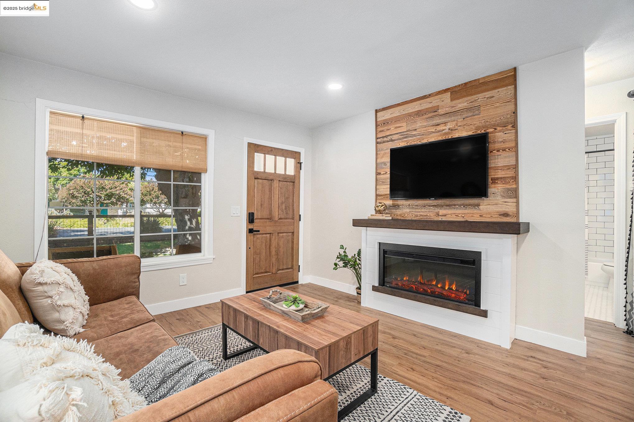 Detail Gallery Image 6 of 43 For 3439 Sanford St, Concord,  CA 94520 - 4 Beds | 2 Baths