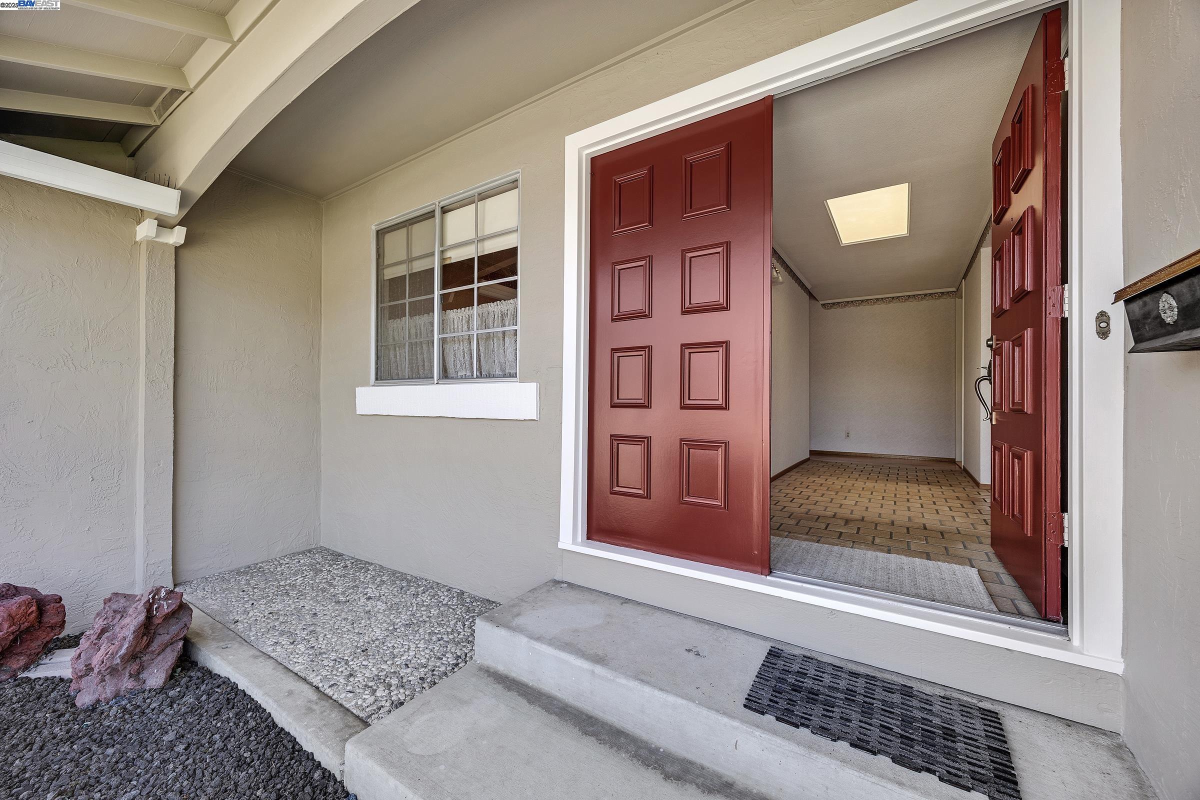 Detail Gallery Image 5 of 45 For 6244 Robin Court, Pleasanton,  CA 94588-4454 - 4 Beds | 2 Baths