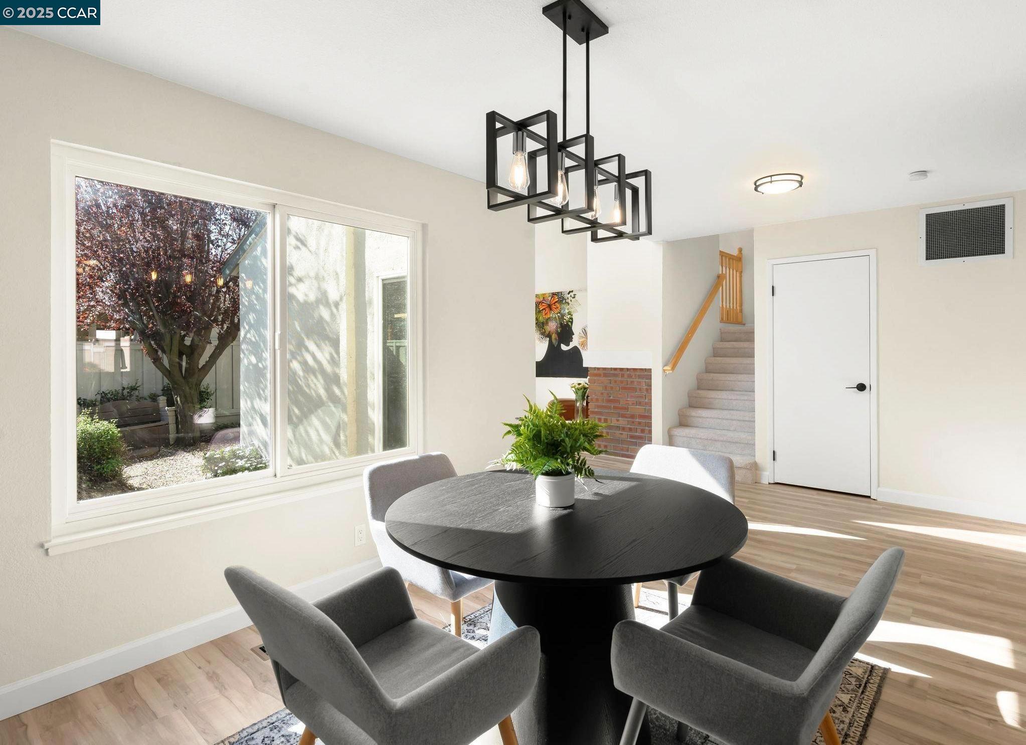 Detail Gallery Image 8 of 28 For 1936 Nero Ct, Walnut Creek,  CA 94598 - 3 Beds | 2/1 Baths