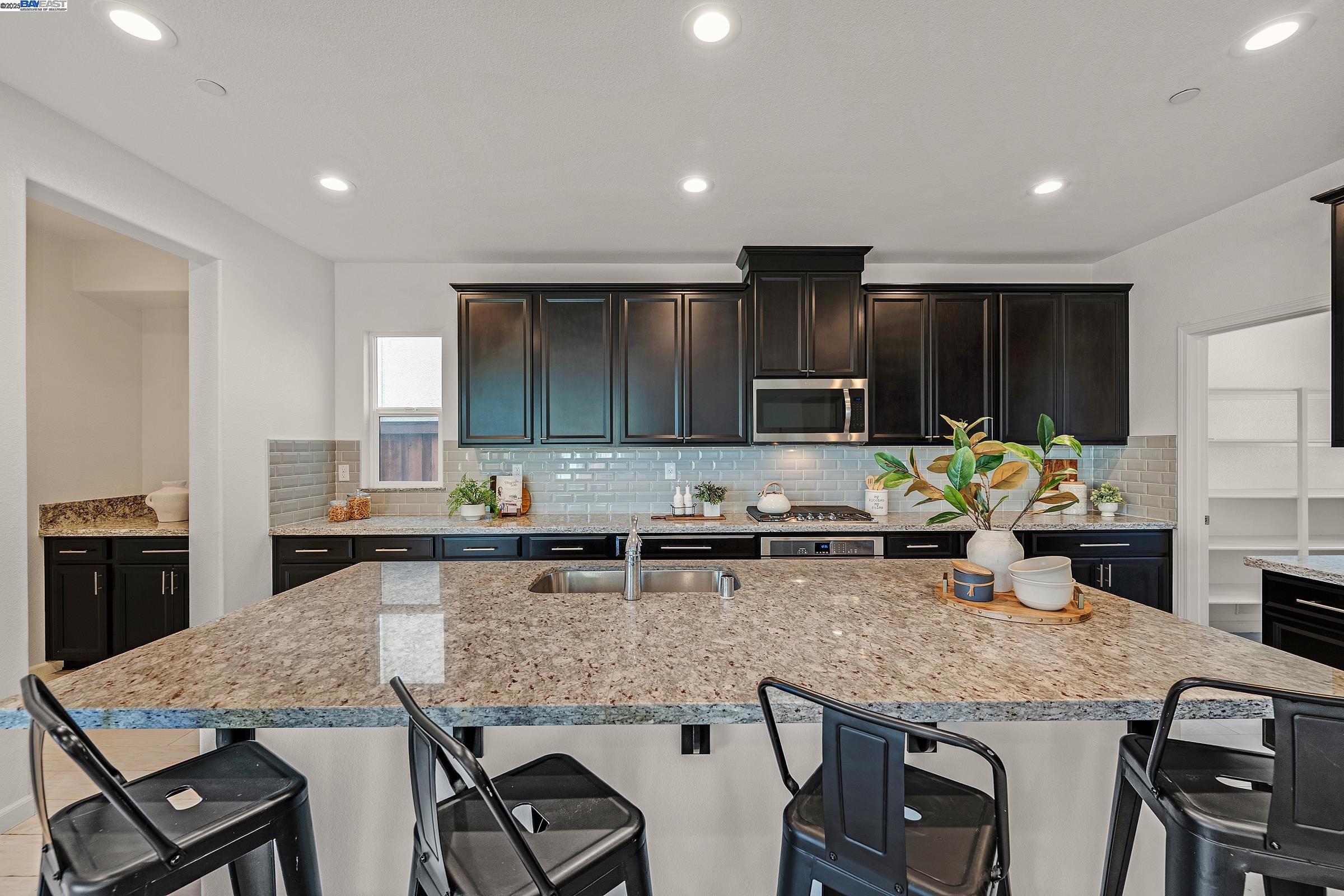 Detail Gallery Image 12 of 41 For 2342 Augusta Ave, Tracy,  CA 95377 - 4 Beds | 3 Baths