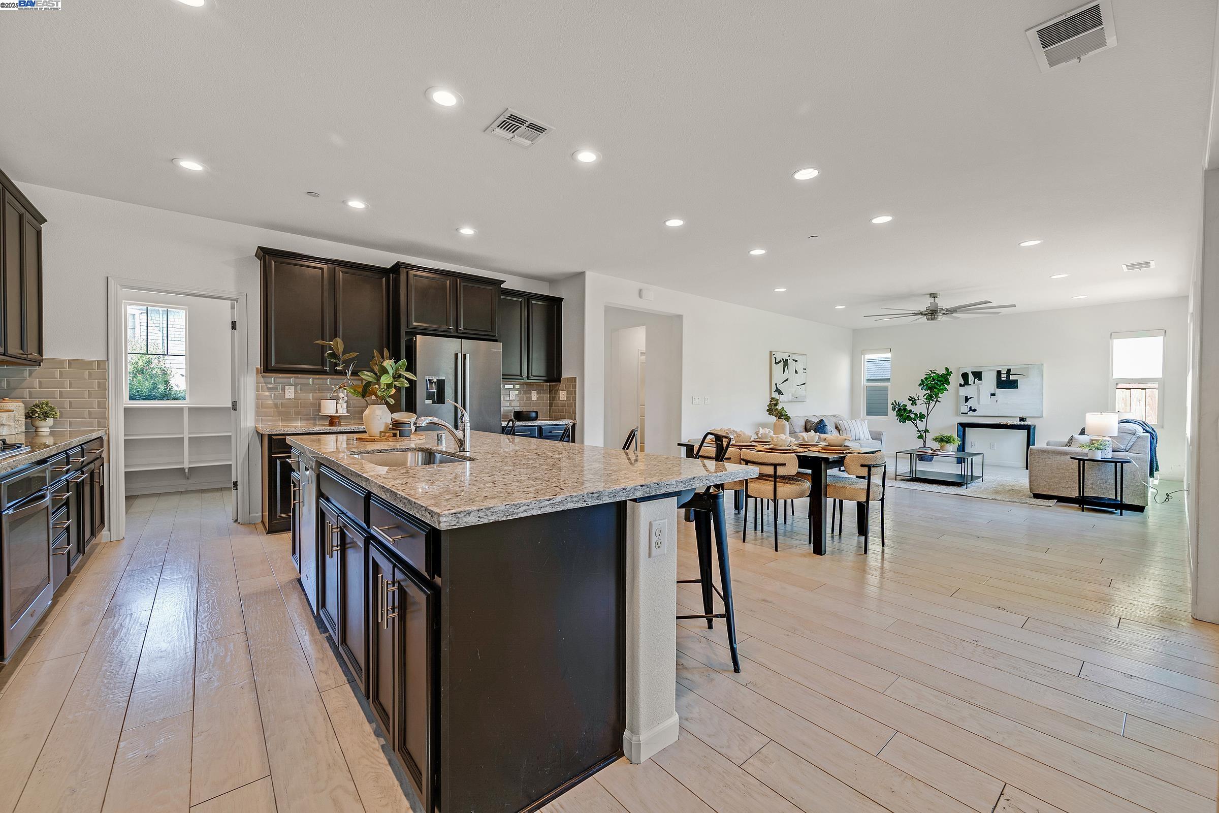 Detail Gallery Image 13 of 41 For 2342 Augusta Ave, Tracy,  CA 95377 - 4 Beds | 3 Baths