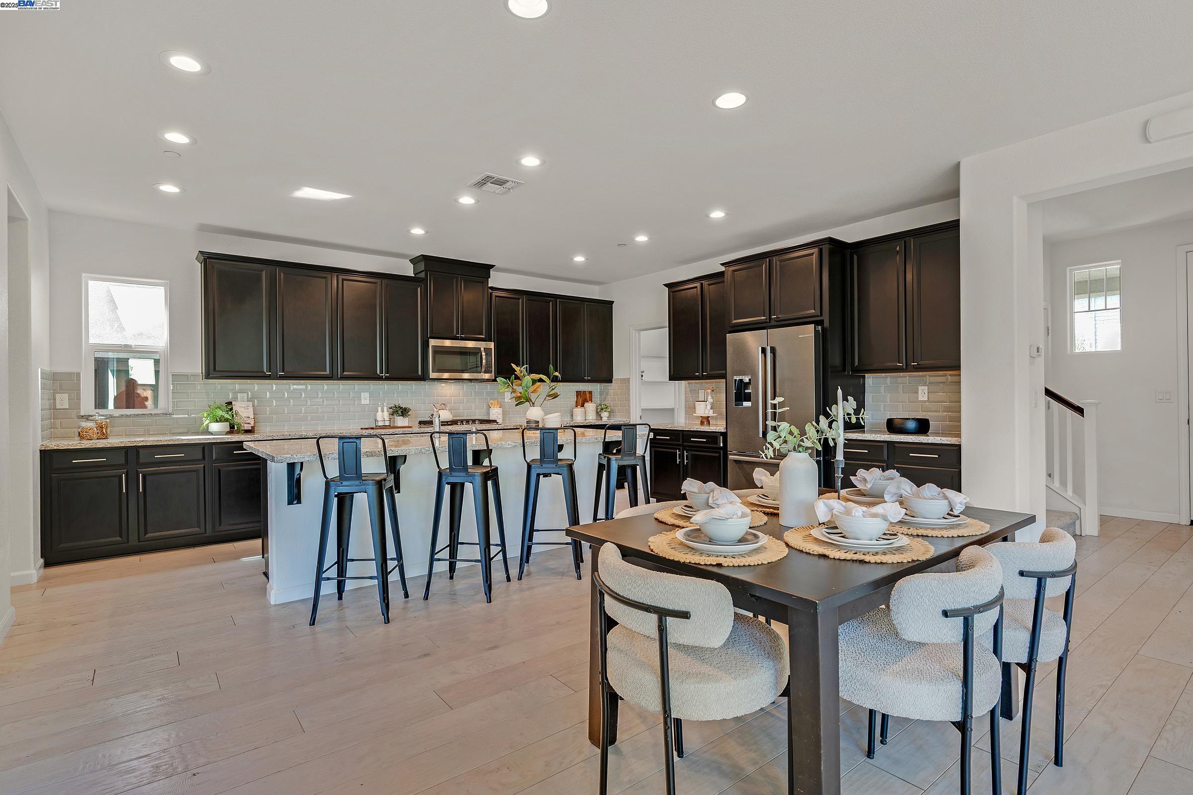 Detail Gallery Image 6 of 41 For 2342 Augusta Ave, Tracy,  CA 95377 - 4 Beds | 3 Baths