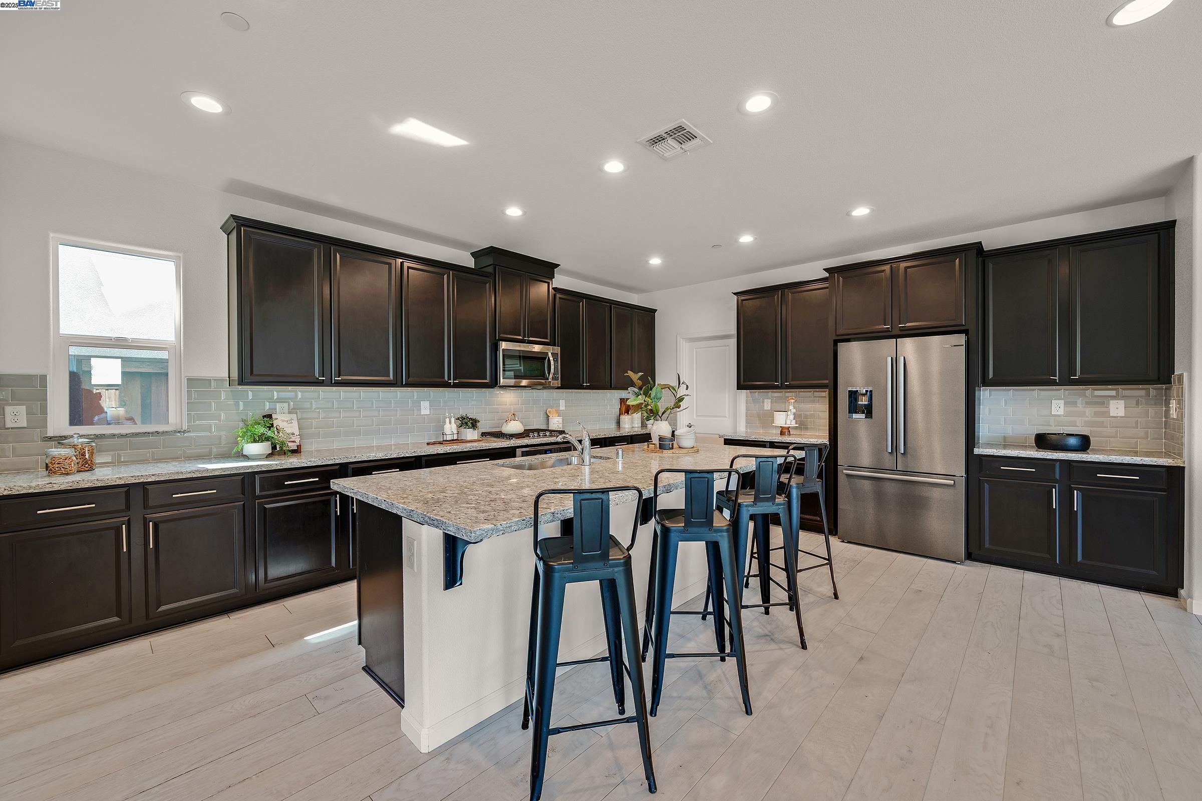 Detail Gallery Image 7 of 41 For 2342 Augusta Ave, Tracy,  CA 95377 - 4 Beds | 3 Baths