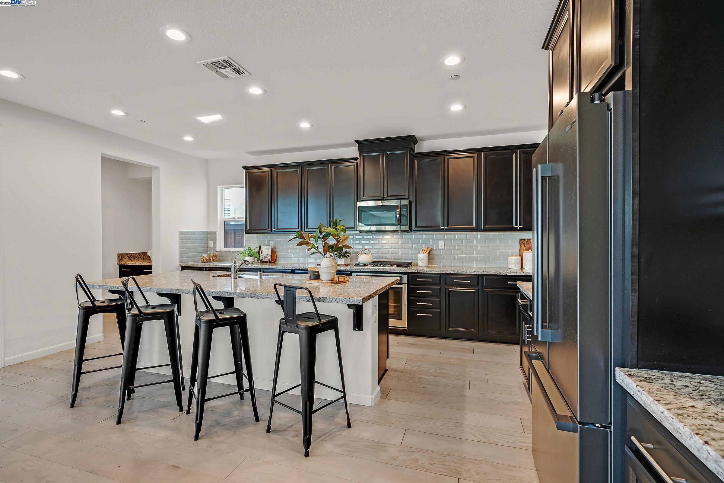 Detail Gallery Image 8 of 41 For 2342 Augusta Ave, Tracy,  CA 95377 - 4 Beds | 3 Baths