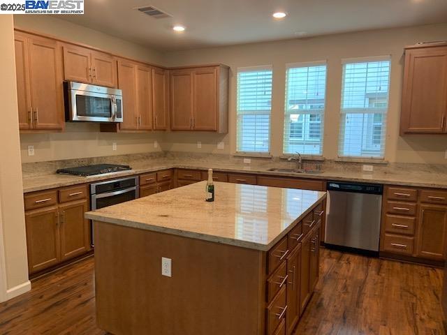 Detail Gallery Image 5 of 12 For 850 Camden Cmn, Livermore,  CA 94551 - 4 Beds | 3 Baths