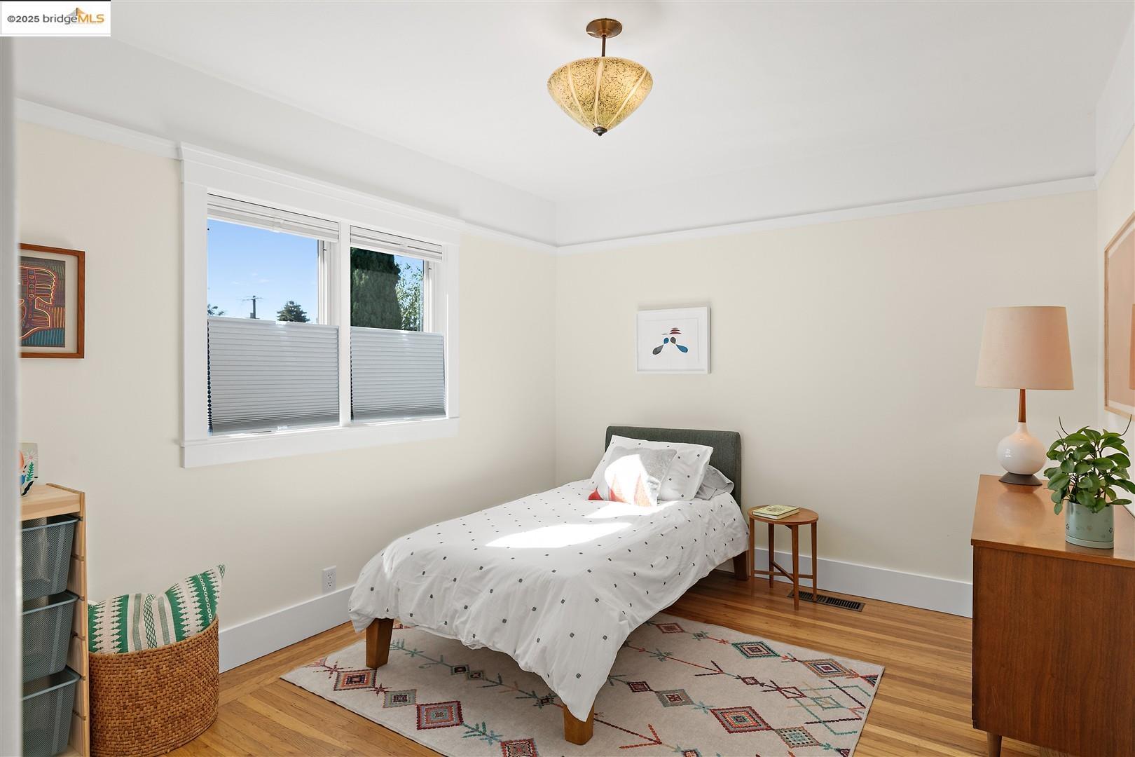 Detail Gallery Image 14 of 38 For 1409 Alcatraz Ave, Berkeley,  CA 94702 - 4 Beds | 3 Baths