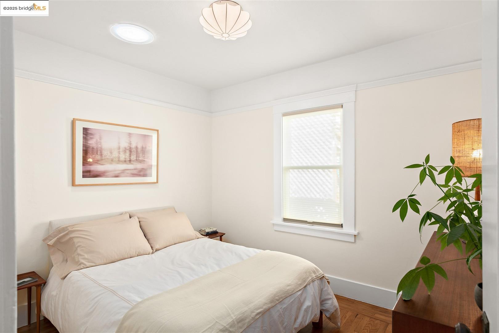 Detail Gallery Image 16 of 38 For 1409 Alcatraz Ave, Berkeley,  CA 94702 - 4 Beds | 3 Baths