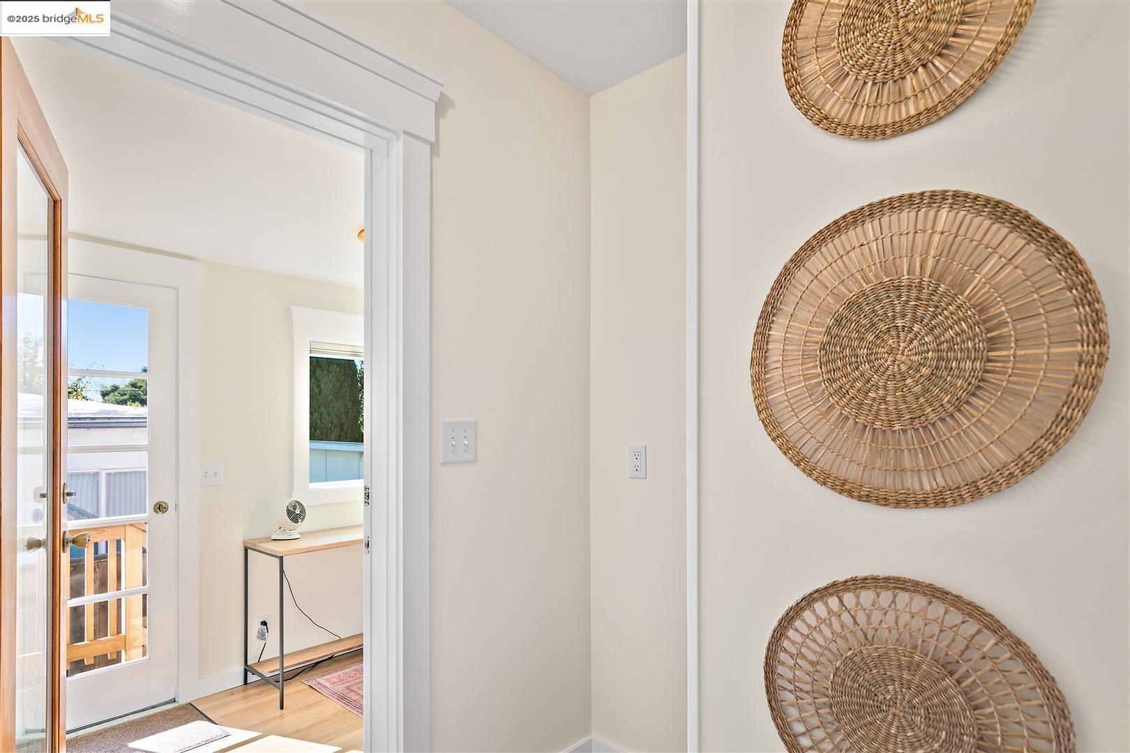 Detail Gallery Image 17 of 38 For 1409 Alcatraz Ave, Berkeley,  CA 94702 - 4 Beds | 3 Baths