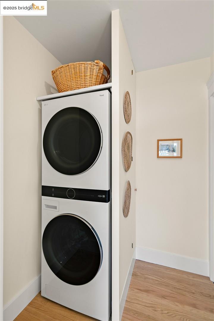 Detail Gallery Image 18 of 38 For 1409 Alcatraz Ave, Berkeley,  CA 94702 - 4 Beds | 3 Baths