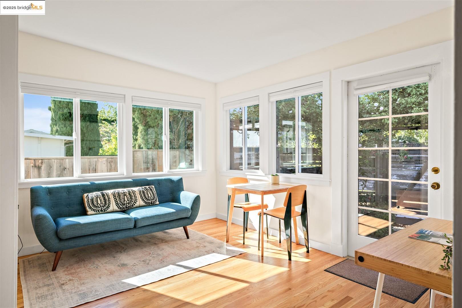 Detail Gallery Image 22 of 38 For 1409 Alcatraz Ave, Berkeley,  CA 94702 - 4 Beds | 3 Baths