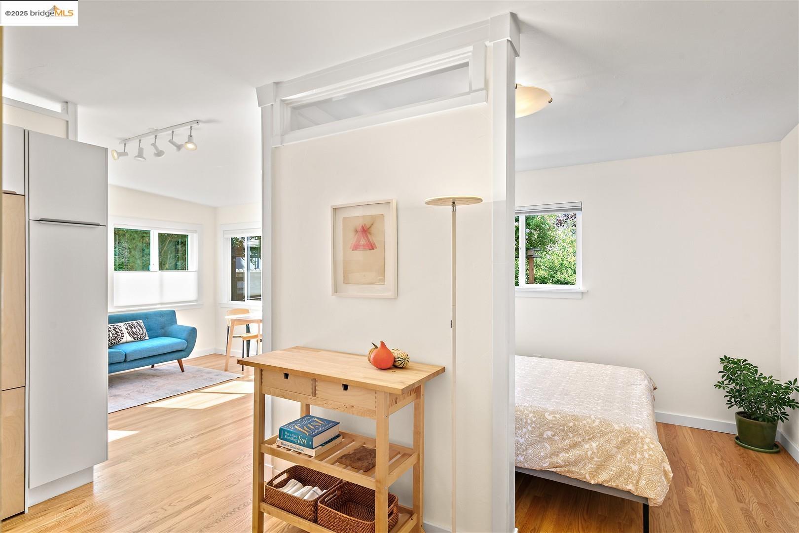 Detail Gallery Image 24 of 38 For 1409 Alcatraz Ave, Berkeley,  CA 94702 - 4 Beds | 3 Baths