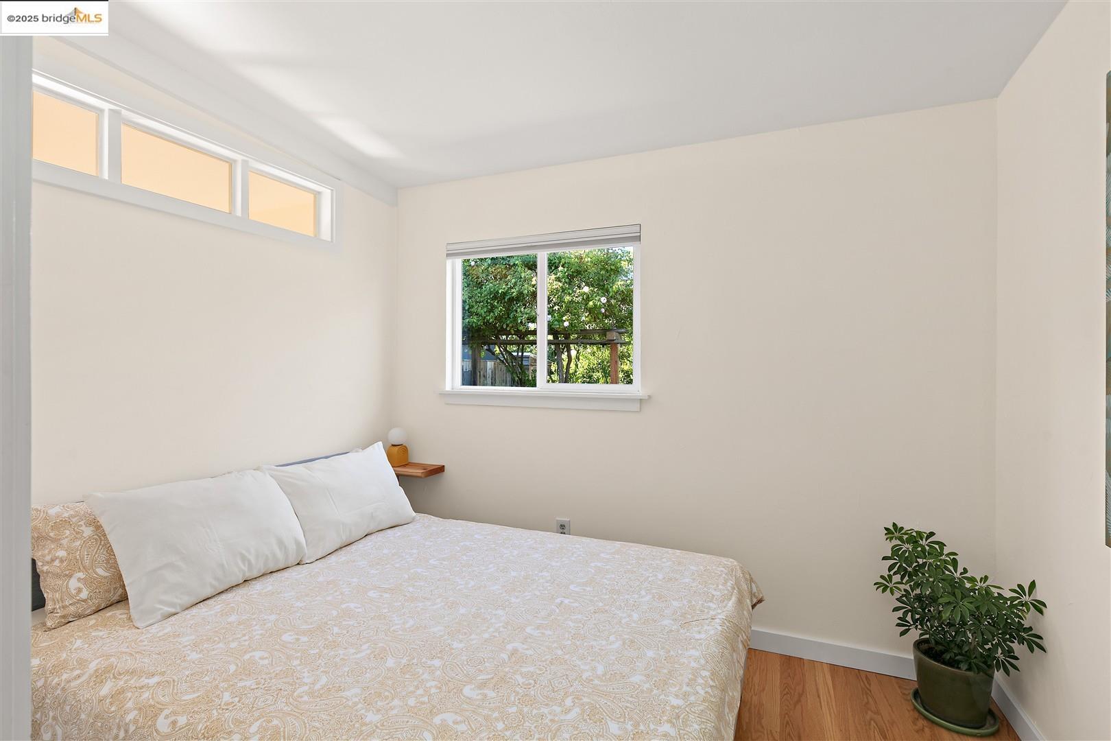 Detail Gallery Image 26 of 38 For 1409 Alcatraz Ave, Berkeley,  CA 94702 - 4 Beds | 3 Baths
