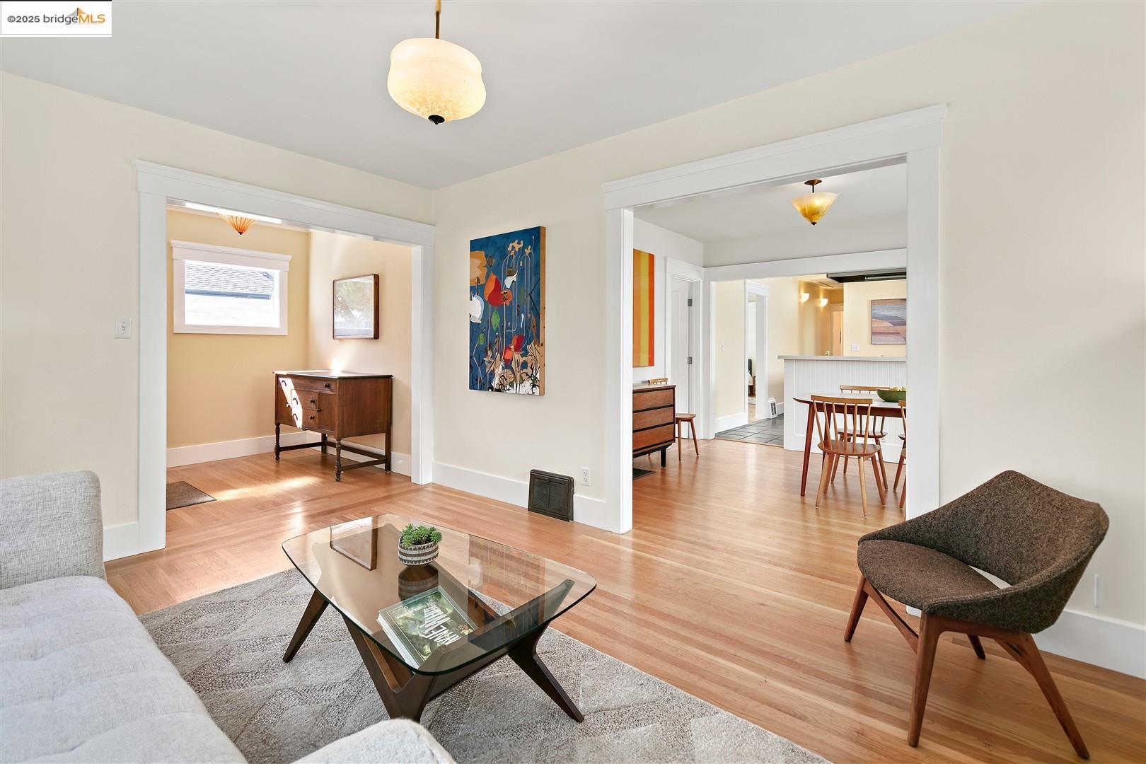 Detail Gallery Image 5 of 38 For 1409 Alcatraz Ave, Berkeley,  CA 94702 - 4 Beds | 3 Baths