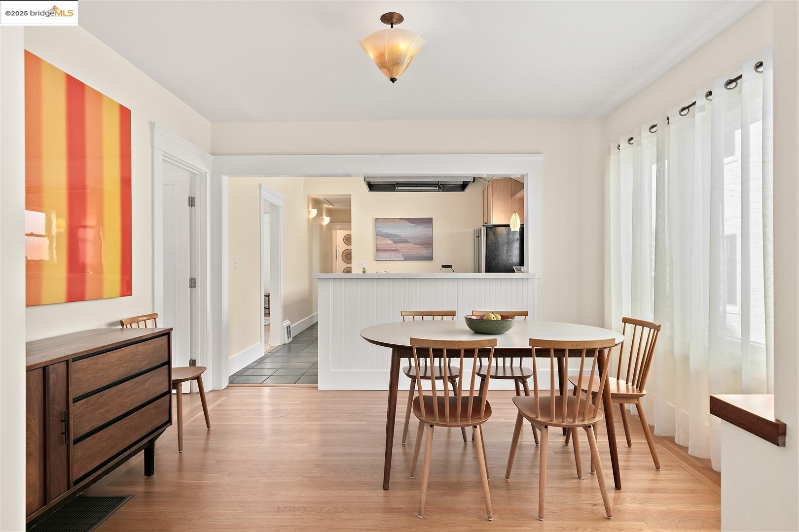 Detail Gallery Image 6 of 38 For 1409 Alcatraz Ave, Berkeley,  CA 94702 - 4 Beds | 3 Baths