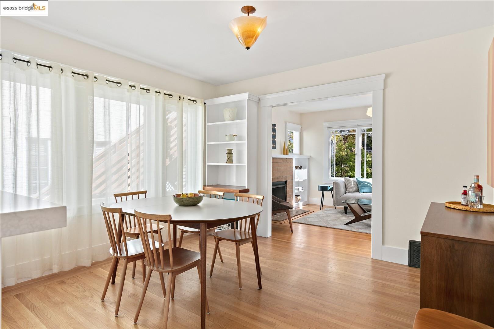 Detail Gallery Image 7 of 38 For 1409 Alcatraz Ave, Berkeley,  CA 94702 - 4 Beds | 3 Baths