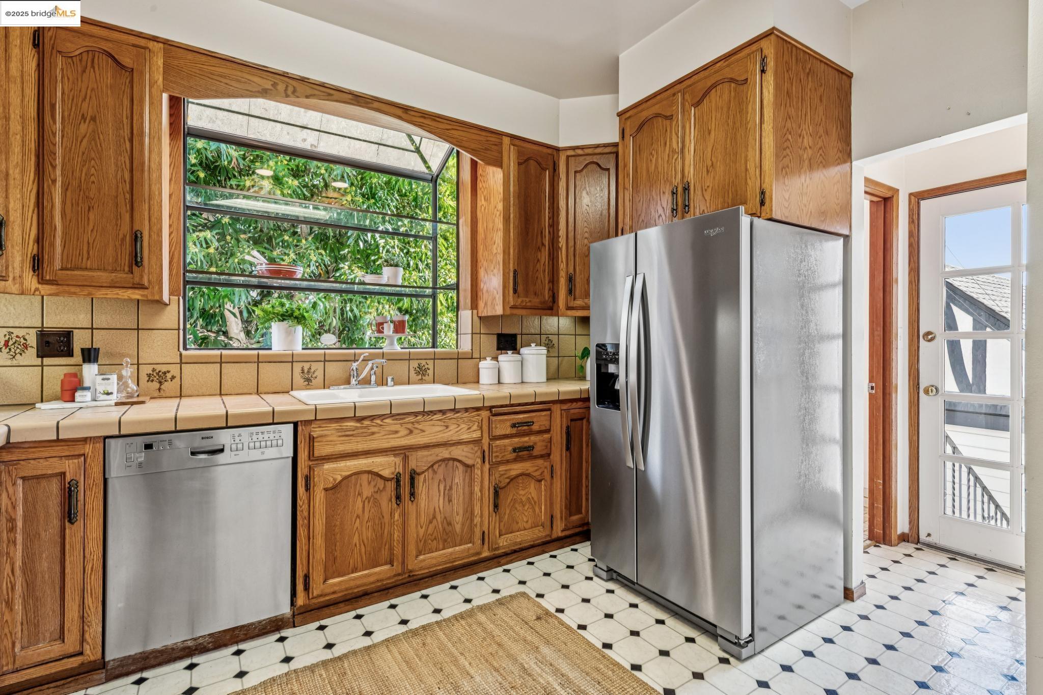 Detail Gallery Image 19 of 60 For 962 Arlington Ave, Berkeley,  CA 94707 - 4 Beds | 2/1 Baths