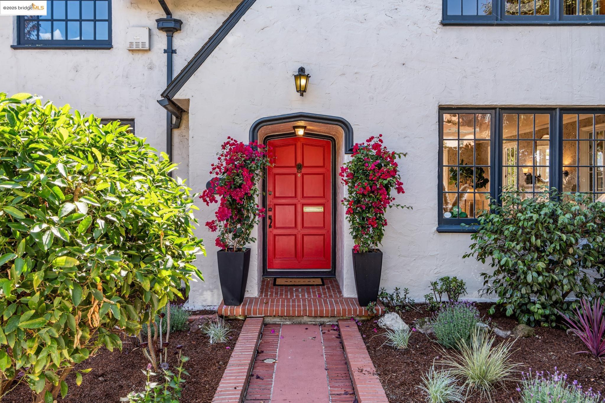 Detail Gallery Image 3 of 60 For 962 Arlington Ave, Berkeley,  CA 94707 - 4 Beds | 2/1 Baths