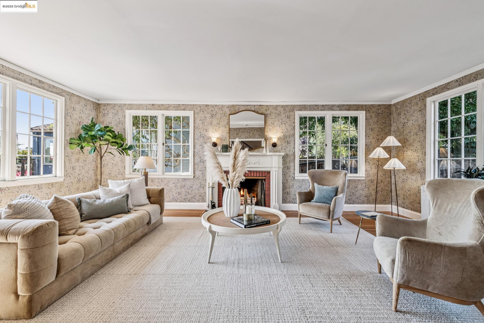 Detail Gallery Image 5 of 60 For 962 Arlington Ave, Berkeley,  CA 94707 - 4 Beds | 2/1 Baths