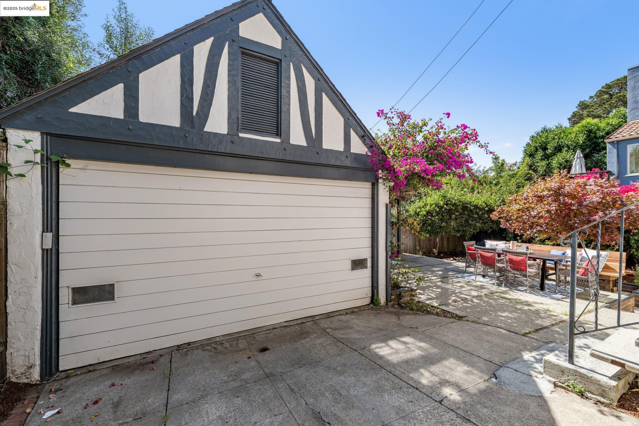 Detail Gallery Image 49 of 60 For 962 Arlington Ave, Berkeley,  CA 94707 - 4 Beds | 2/1 Baths