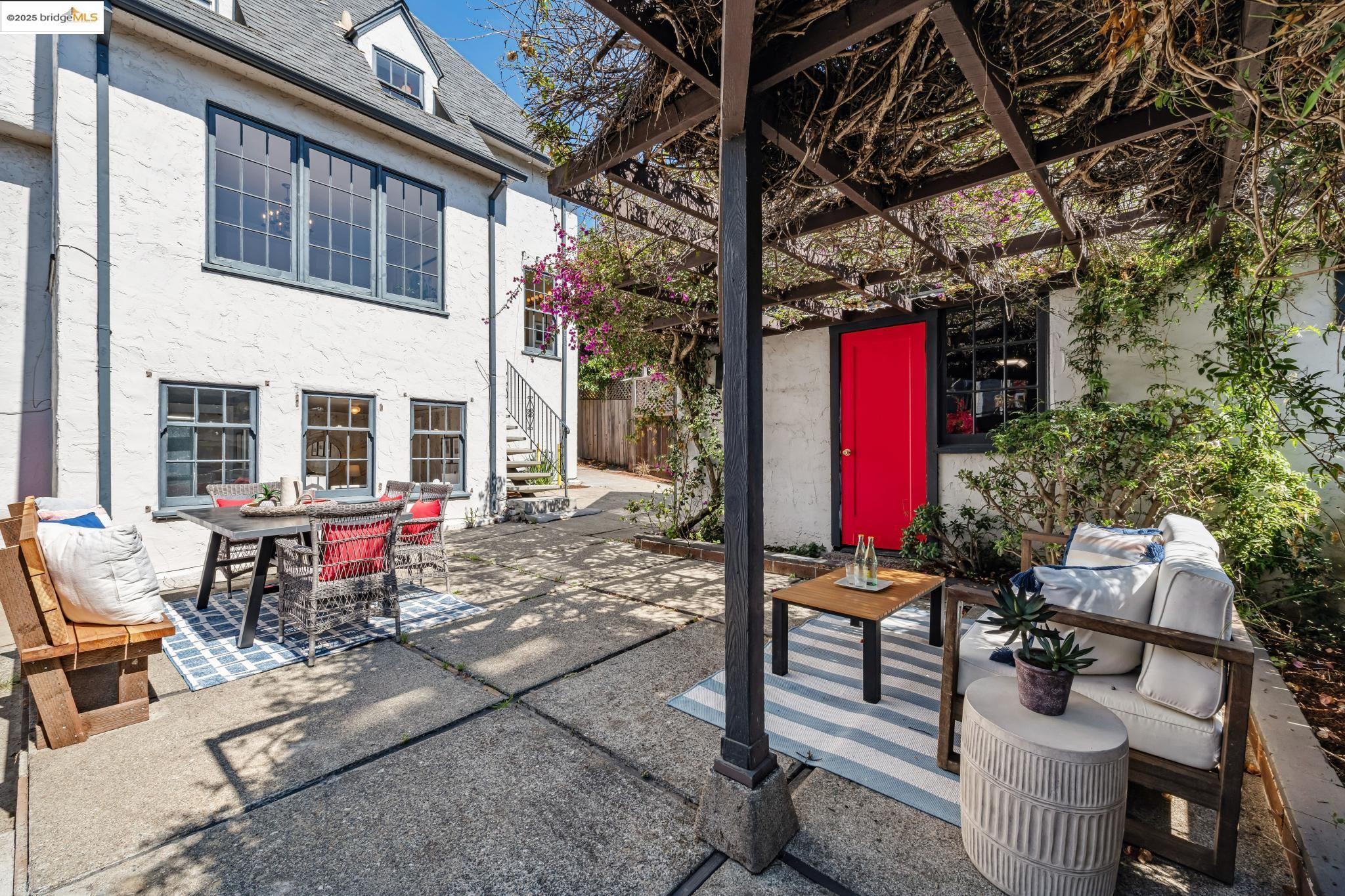 Detail Gallery Image 50 of 60 For 962 Arlington Ave, Berkeley,  CA 94707 - 4 Beds | 2/1 Baths