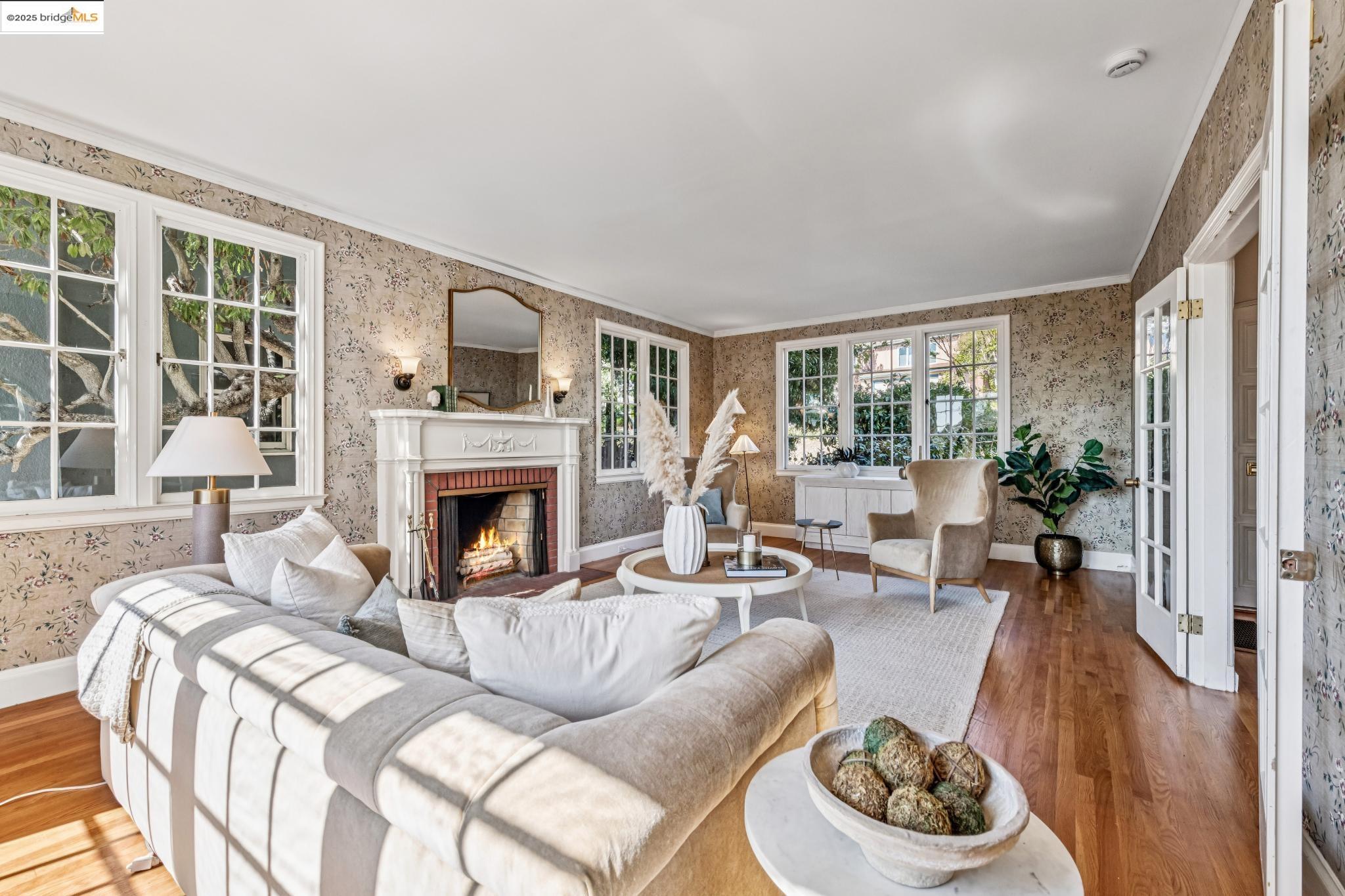 Detail Gallery Image 6 of 60 For 962 Arlington Ave, Berkeley,  CA 94707 - 4 Beds | 2/1 Baths