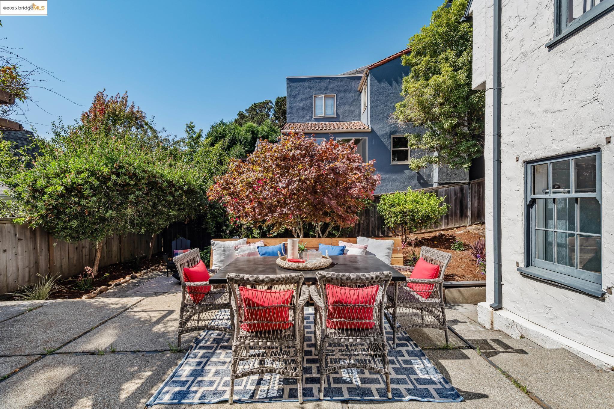 Detail Gallery Image 51 of 60 For 962 Arlington Ave, Berkeley,  CA 94707 - 4 Beds | 2/1 Baths