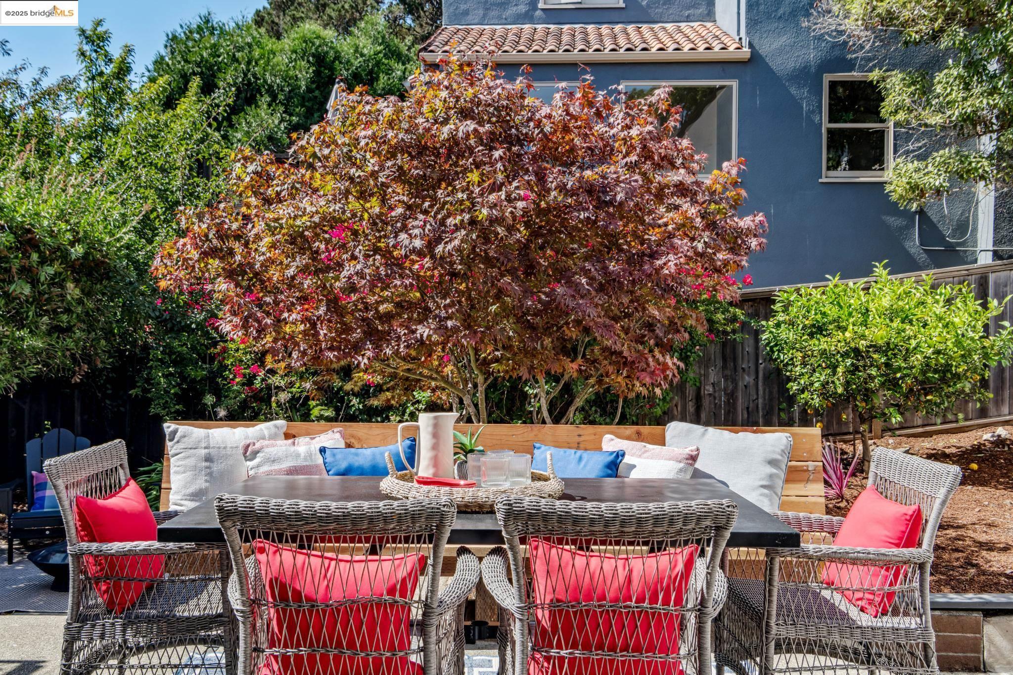 Detail Gallery Image 52 of 60 For 962 Arlington Ave, Berkeley,  CA 94707 - 4 Beds | 2/1 Baths