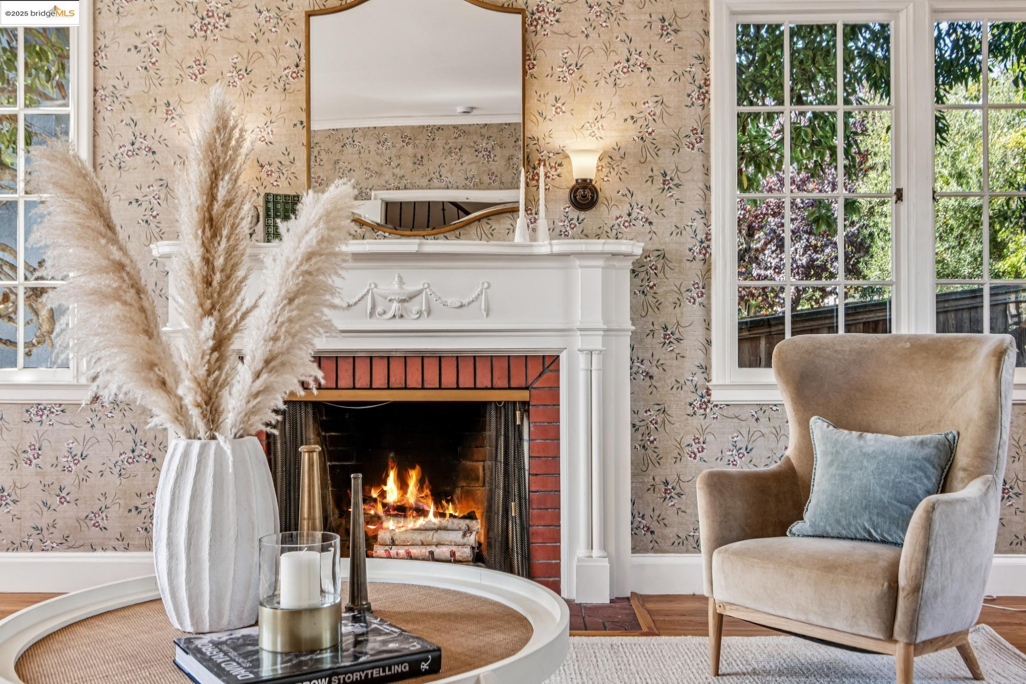 Detail Gallery Image 8 of 60 For 962 Arlington Ave, Berkeley,  CA 94707 - 4 Beds | 2/1 Baths
