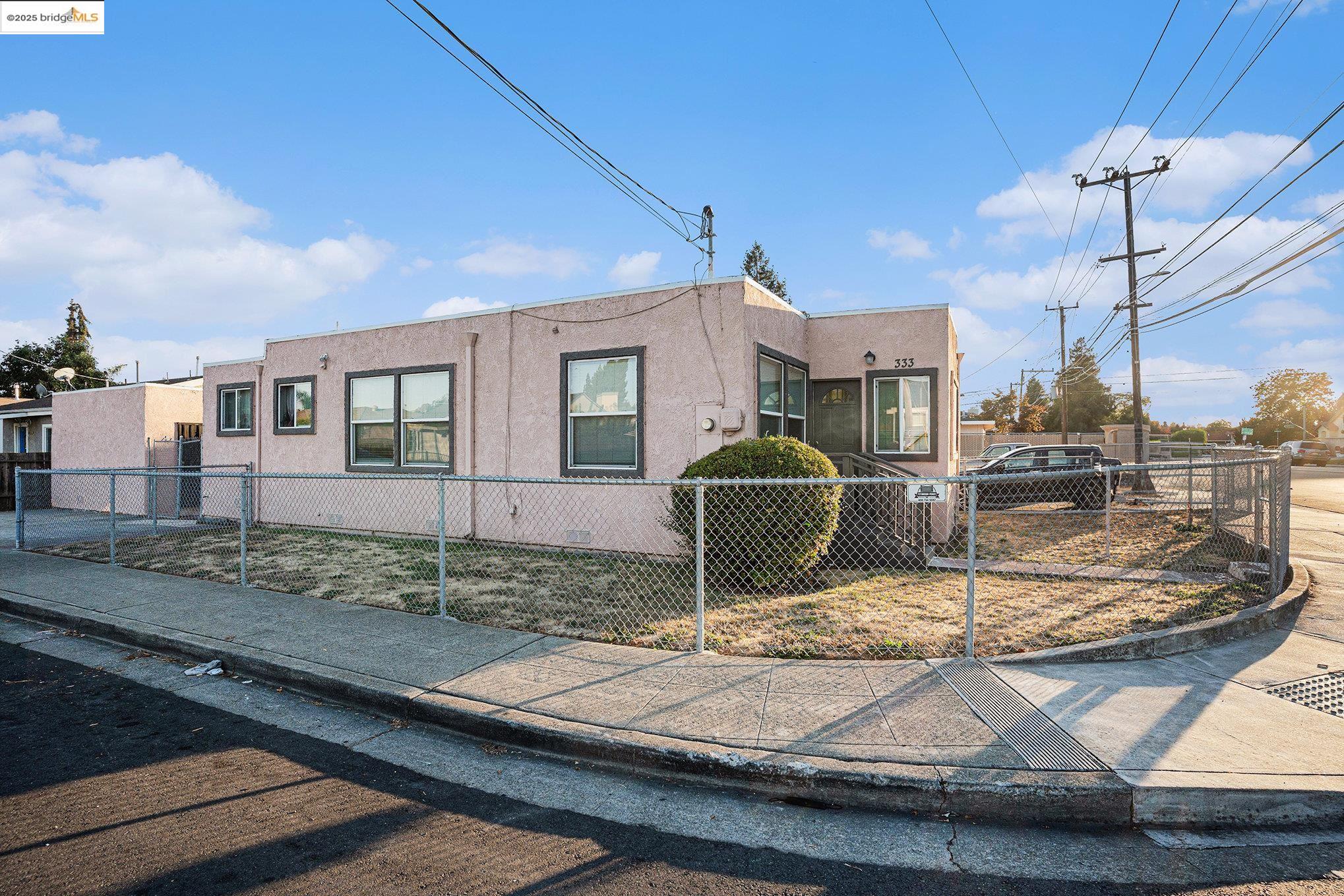 Detail Gallery Image 1 of 17 For 333 Winton Ave, Hayward,  CA 94544 - 2 Beds | 1 Baths