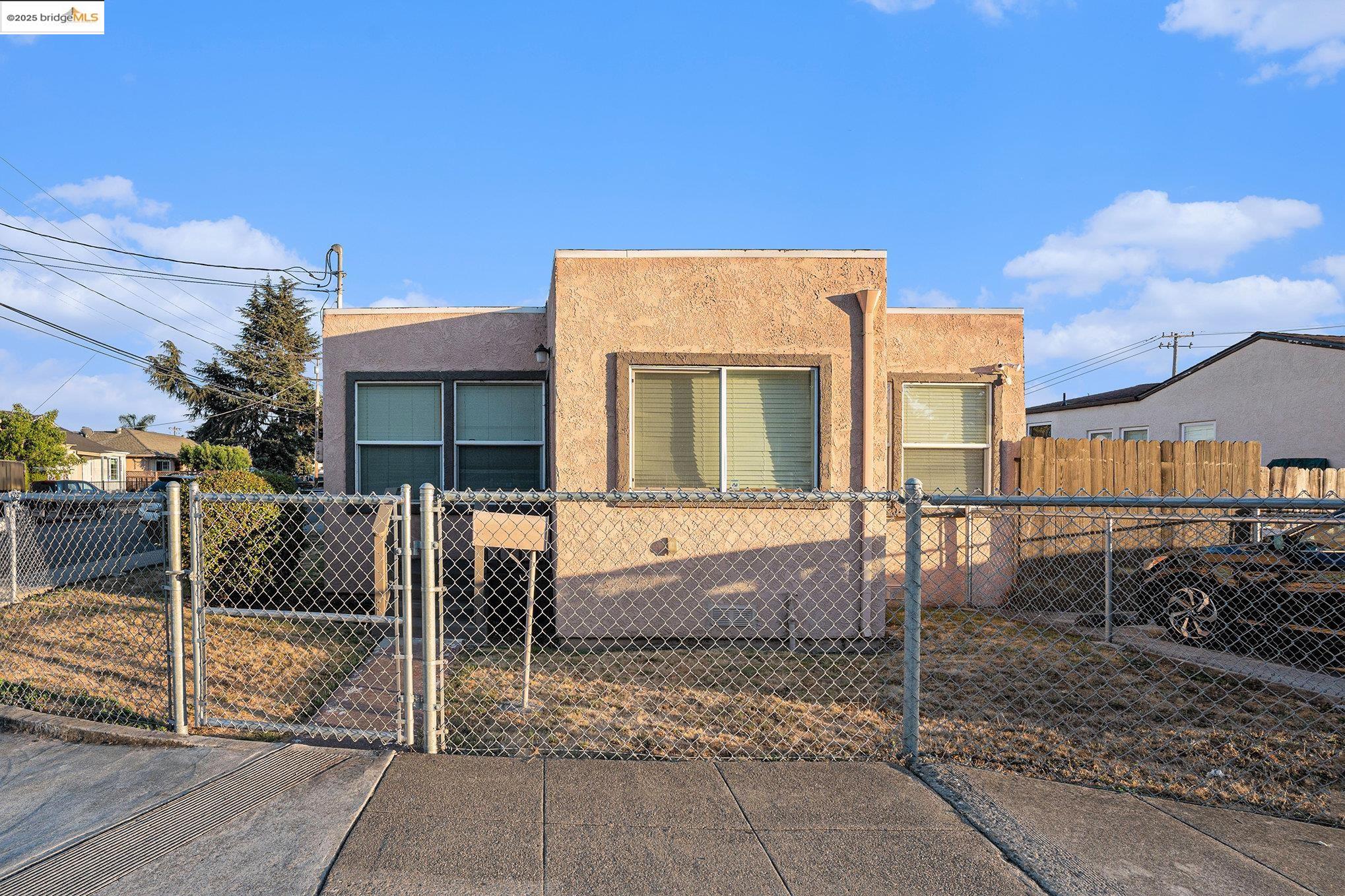 Detail Gallery Image 2 of 17 For 333 Winton Ave, Hayward,  CA 94544 - 2 Beds | 1 Baths