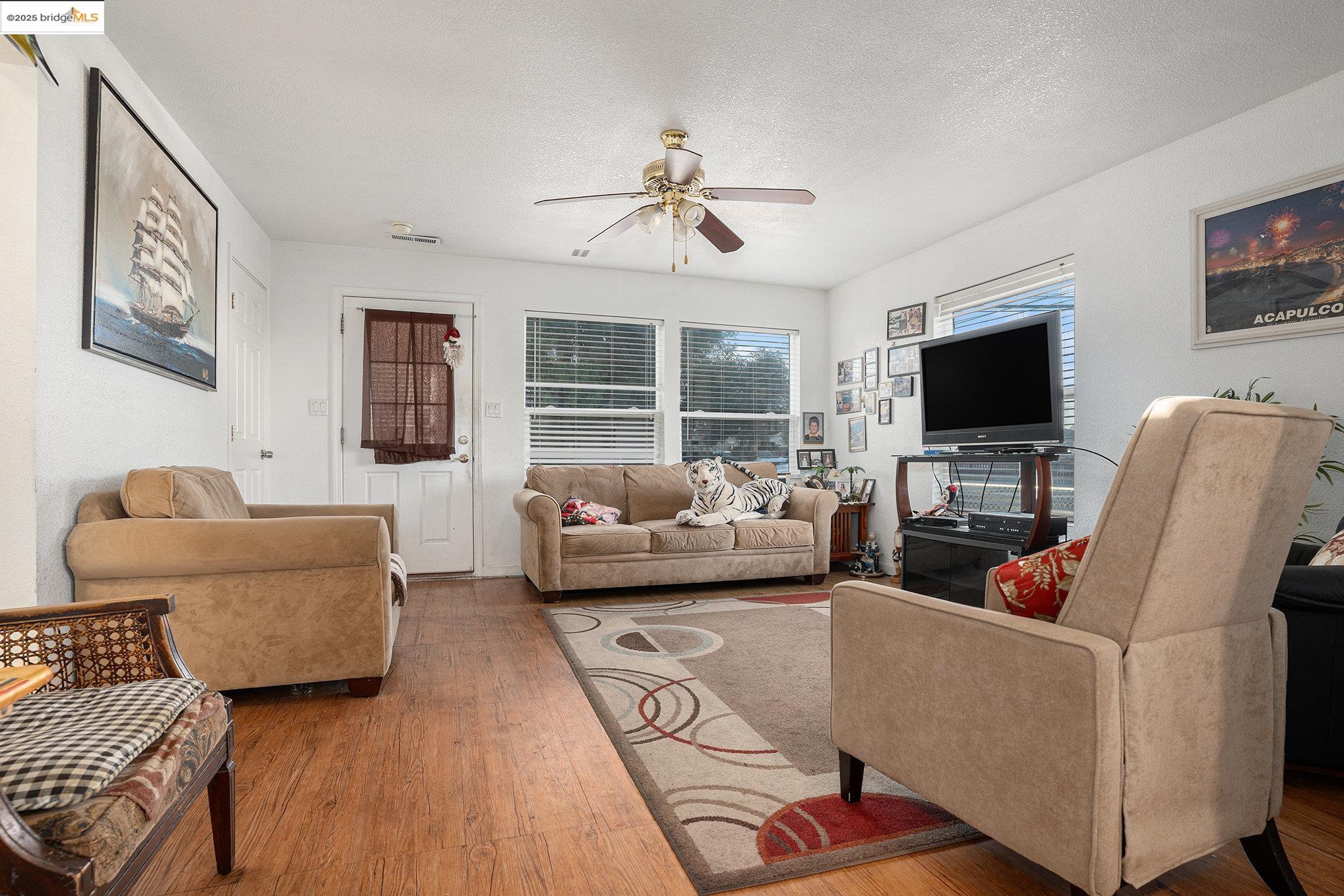 Detail Gallery Image 4 of 17 For 333 Winton Ave, Hayward,  CA 94544 - 2 Beds | 1 Baths