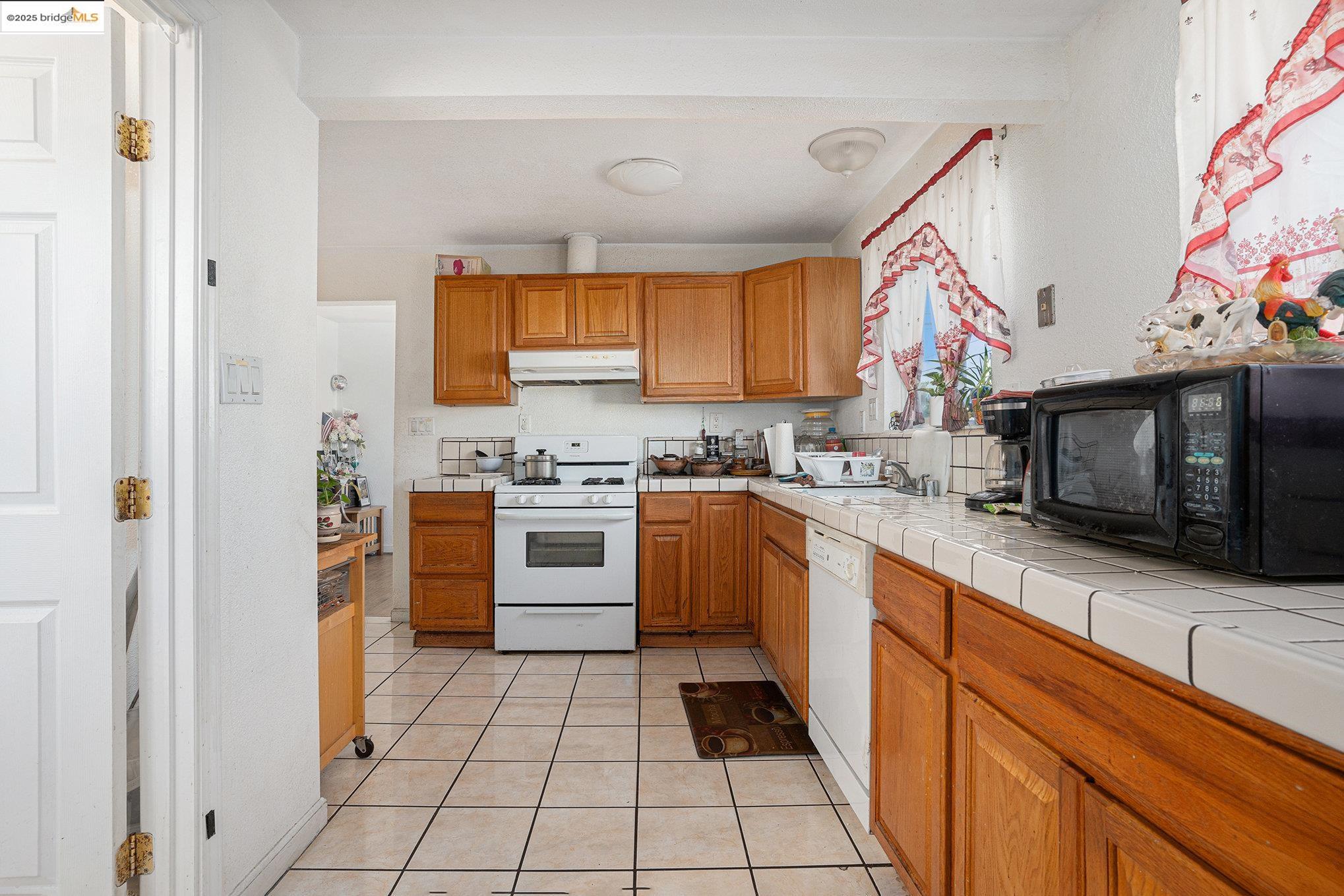 Detail Gallery Image 9 of 17 For 333 Winton Ave, Hayward,  CA 94544 - 2 Beds | 1 Baths
