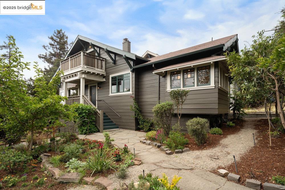 Detail Gallery Image 2 of 60 For 1178 Oxford St, Berkeley,  CA 94707 - 4 Beds | 4 Baths