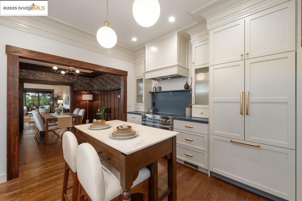 Detail Gallery Image 12 of 60 For 1178 Oxford St, Berkeley,  CA 94707 - 4 Beds | 4 Baths