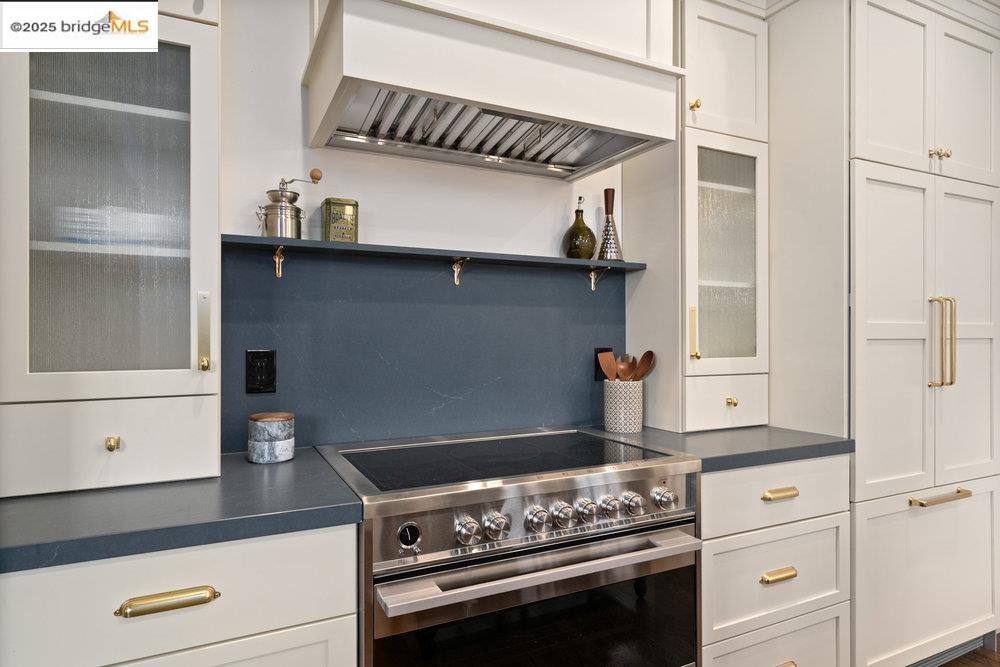 Detail Gallery Image 14 of 60 For 1178 Oxford St, Berkeley,  CA 94707 - 4 Beds | 4 Baths