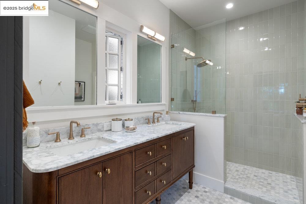 Detail Gallery Image 19 of 60 For 1178 Oxford St, Berkeley,  CA 94707 - 4 Beds | 4 Baths