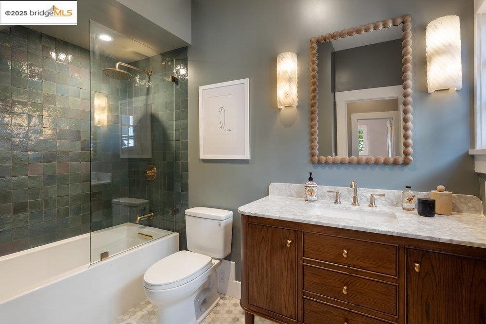 Detail Gallery Image 22 of 60 For 1178 Oxford St, Berkeley,  CA 94707 - 4 Beds | 4 Baths