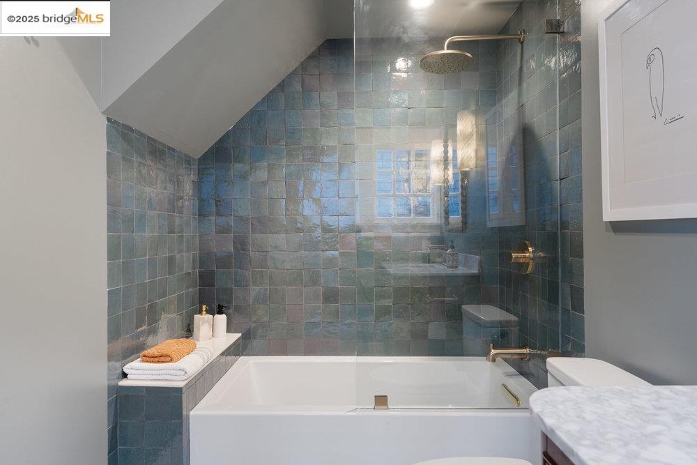 Detail Gallery Image 23 of 60 For 1178 Oxford St, Berkeley,  CA 94707 - 4 Beds | 4 Baths