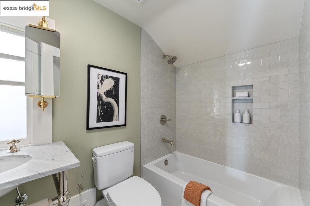 Detail Gallery Image 34 of 60 For 1178 Oxford St, Berkeley,  CA 94707 - 4 Beds | 4 Baths