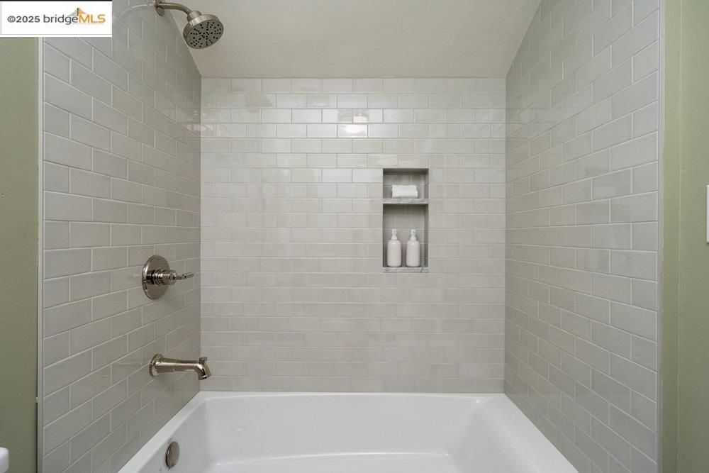 Detail Gallery Image 35 of 60 For 1178 Oxford St, Berkeley,  CA 94707 - 4 Beds | 4 Baths