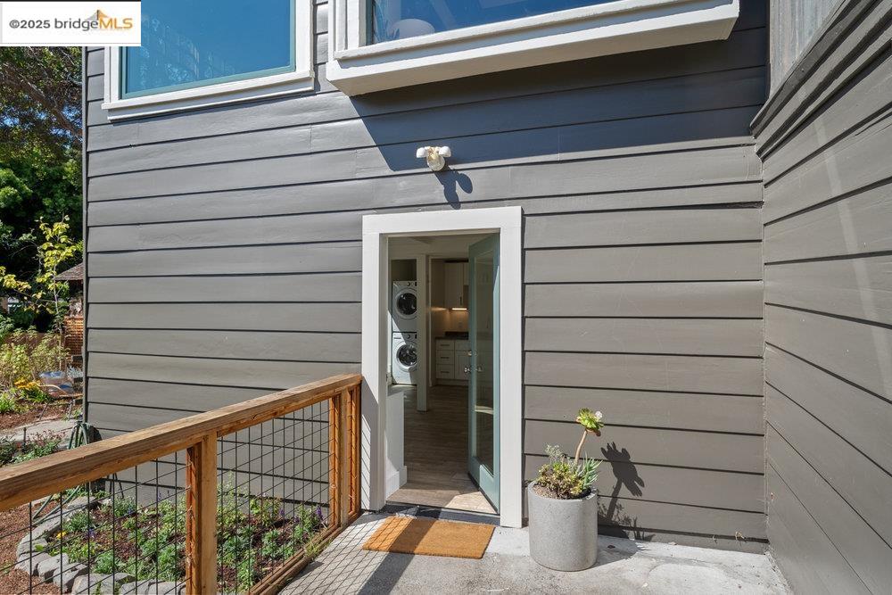 Detail Gallery Image 37 of 60 For 1178 Oxford St, Berkeley,  CA 94707 - 4 Beds | 4 Baths