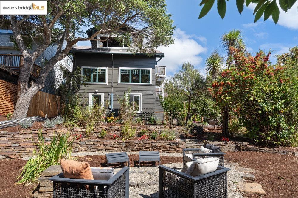 Detail Gallery Image 39 of 60 For 1178 Oxford St, Berkeley,  CA 94707 - 4 Beds | 4 Baths