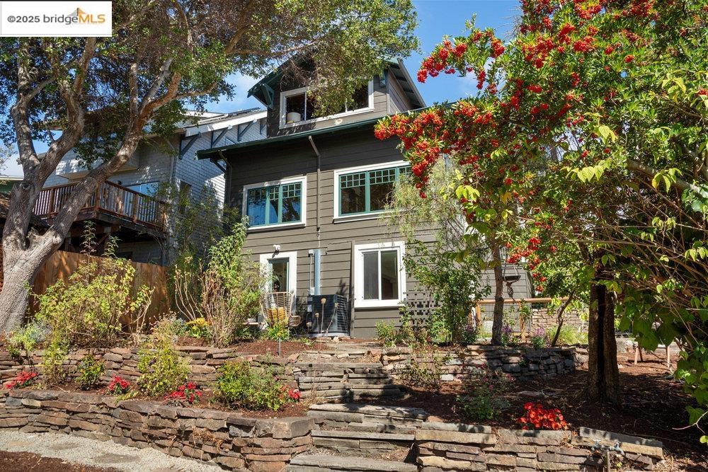 Detail Gallery Image 40 of 60 For 1178 Oxford St, Berkeley,  CA 94707 - 4 Beds | 4 Baths
