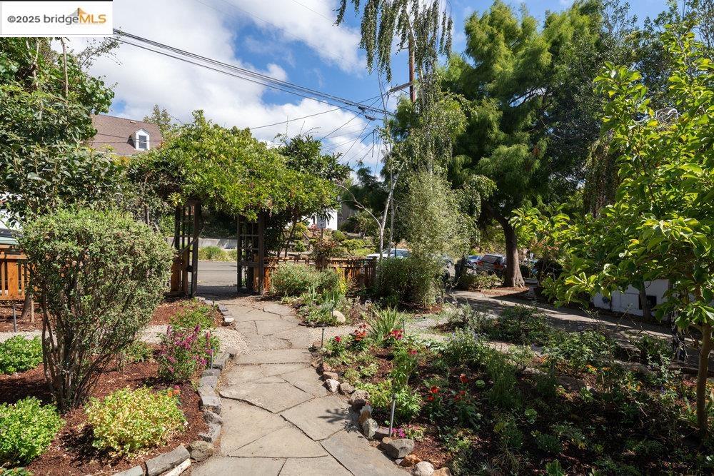 Detail Gallery Image 48 of 60 For 1178 Oxford St, Berkeley,  CA 94707 - 4 Beds | 4 Baths